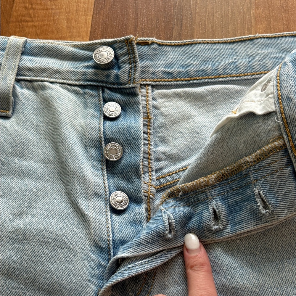 Levi's 501 Woman’s Size W29 Light Blue Distressed Jean Shorts - Picture 8 of 15